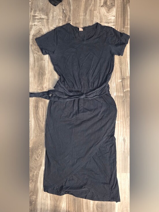 Smash + Tess Dresses & Skirts - Smash + Tess Black Wrap Midi Dress